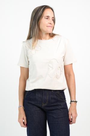 REMERA BORDADA
